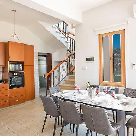 Villa Konnos View, Stunning 6bdr With Private Pool, Close To Konnos